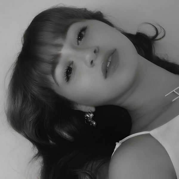 Hannah Tramonte kicks off 2025 with powerful pop-rock single ‘Red Light Kiss’