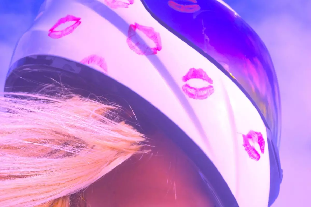 annie on the run launches futuristic queer heartbreak anthem ‘Lipstick Staining’