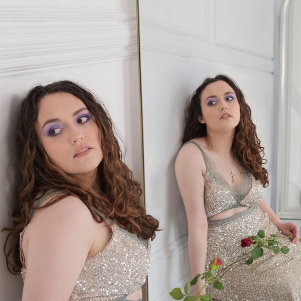 Lucy Crisp to release existential electropop anthem ‘Maze’