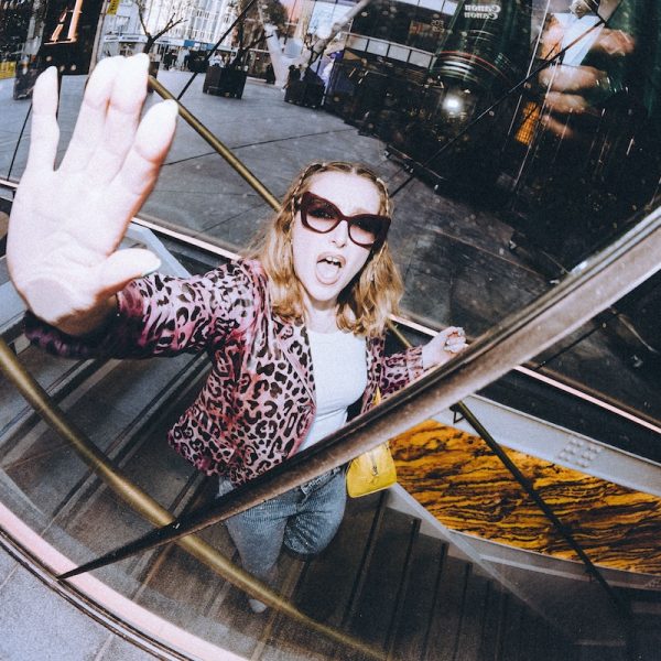 Flo Gallop kicks off her ‘Famous’ era with bold, playful new single