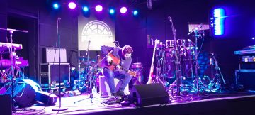 Steve Hewitt performing live