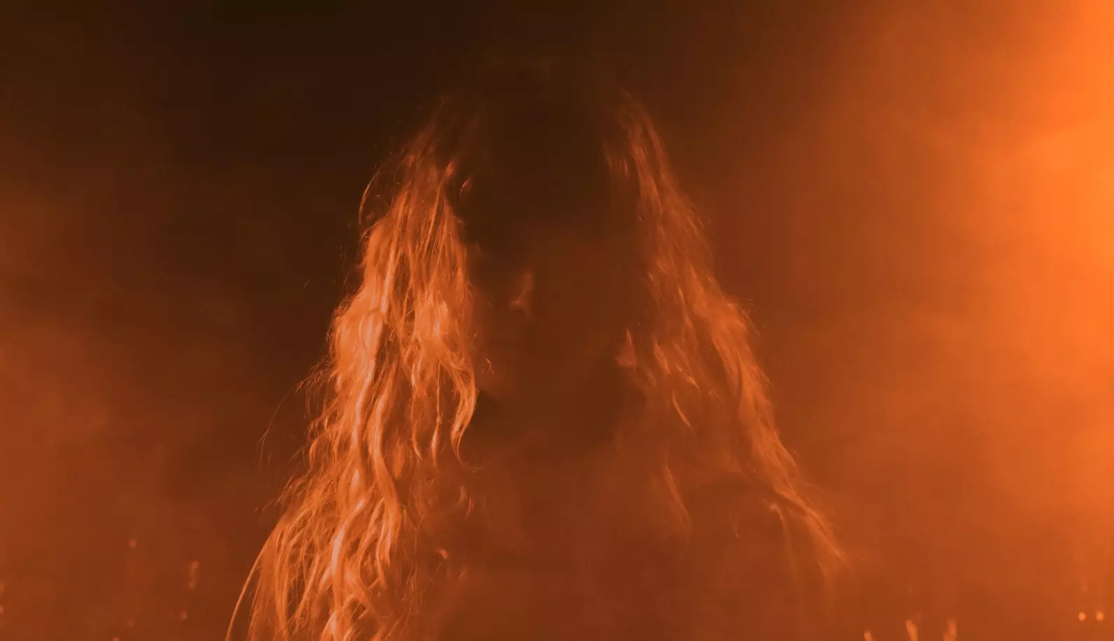 Emma Tea sets emotions alight with blistering new single ‘House on Fire’