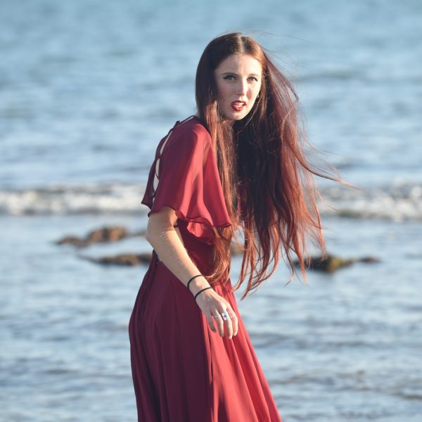 Izzie Derry returns with raw, relatable new single ‘When Will It End’