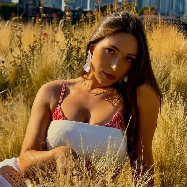 Mabes unveils empowering new single ‘Pocket Full of Dreams’