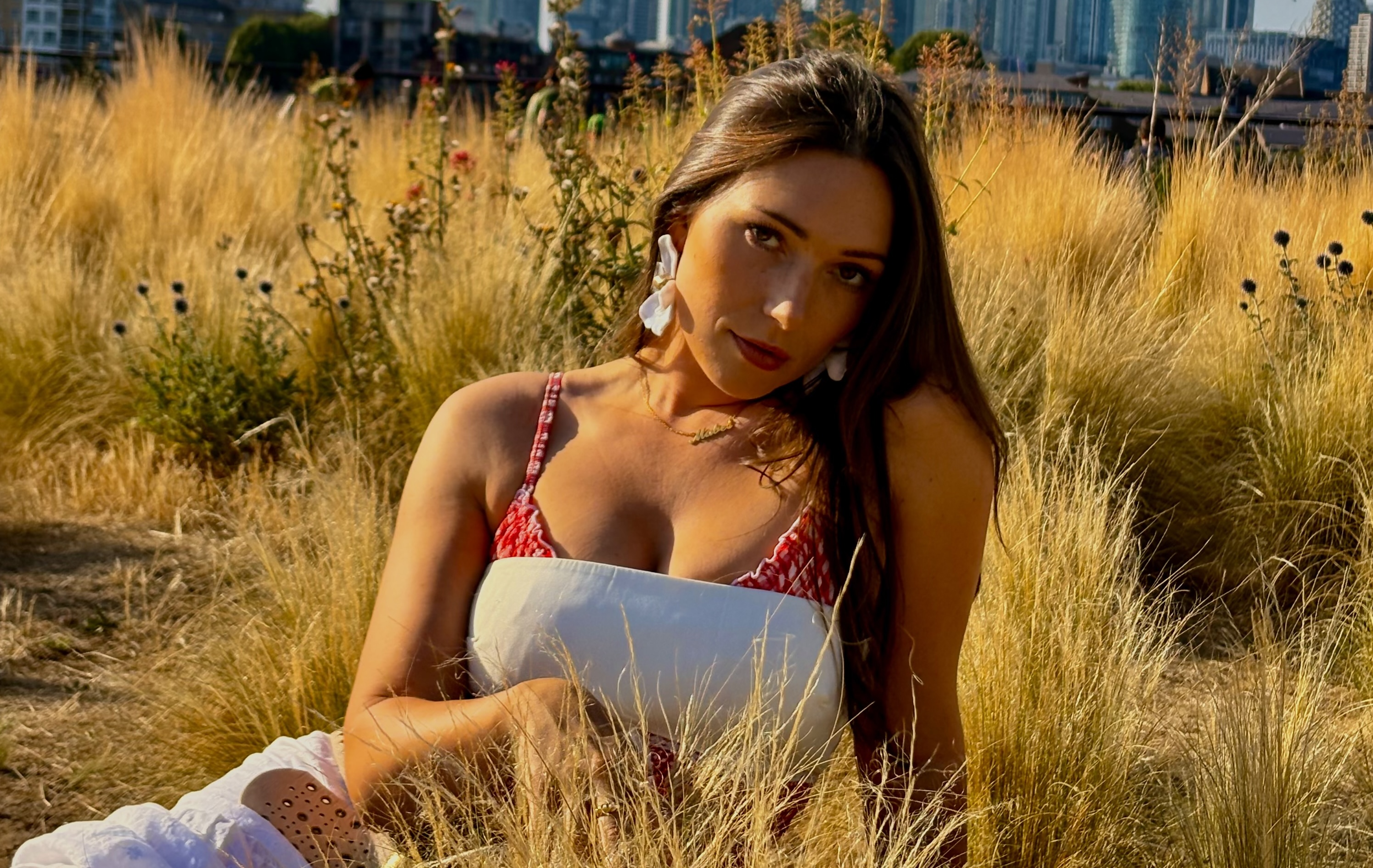 Mabes unveils empowering new single ‘Pocket Full of Dreams’