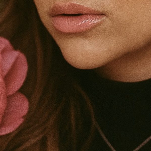 Emilie Leslie releases new single ‘Friends’, showcasing her standout songwriting