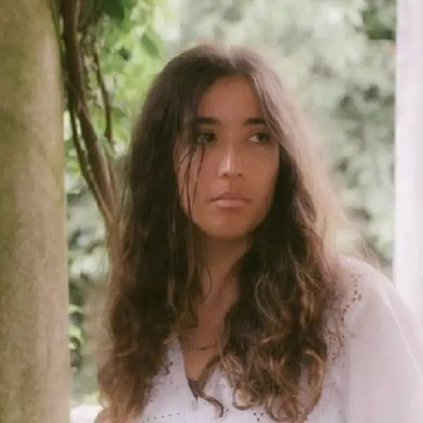 Sarah-Ruth releases debut single ‘Raspberry Jam’