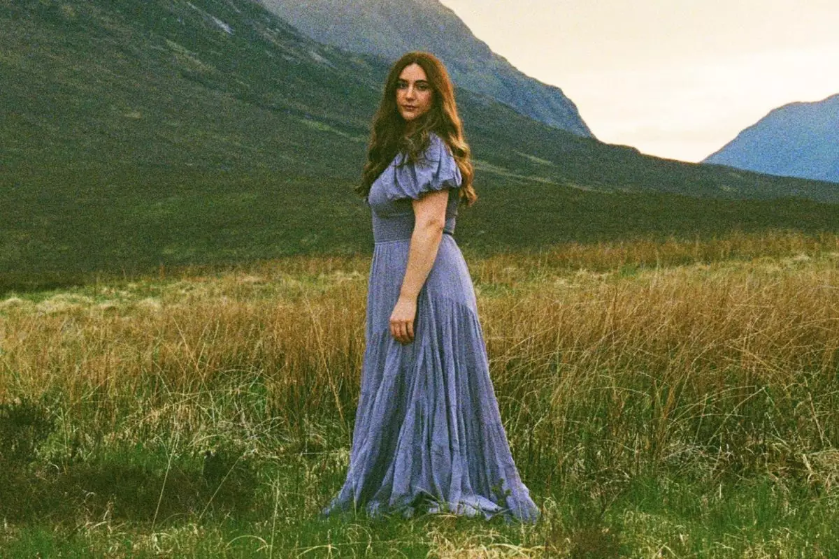 Liv Dawn announces new EP Hopeful Wandering