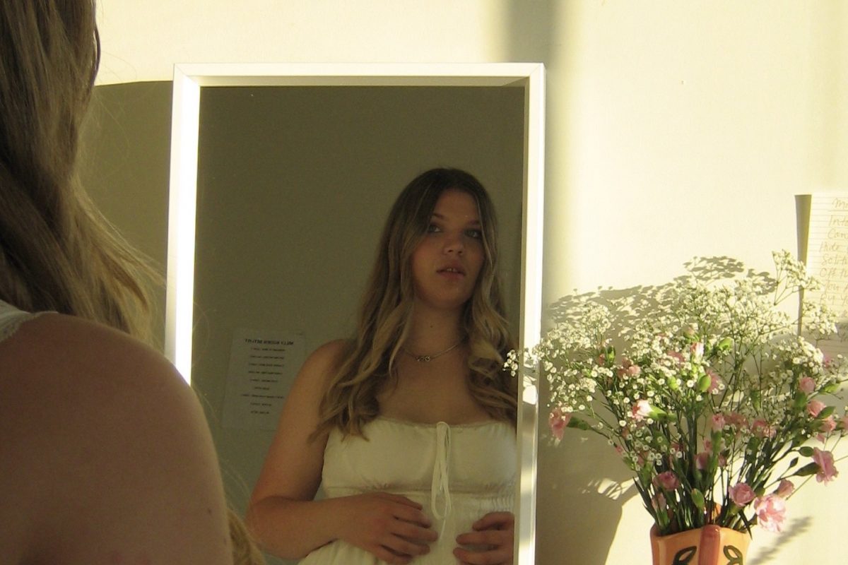 Alex Blyth confronts beauty standards with new single ‘Pretty Privilege’