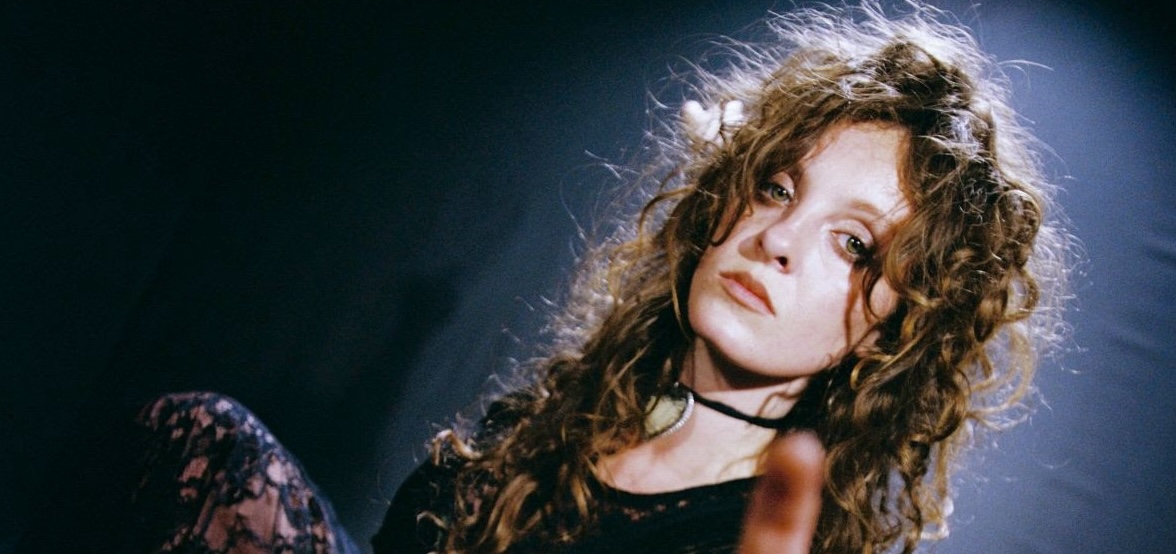 Heidi Curtis addresses OCD and superstition on ‘Run’